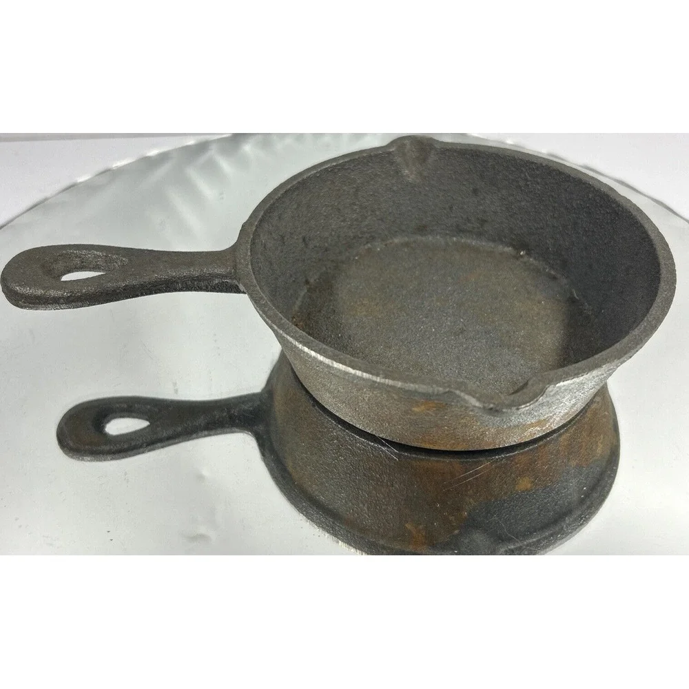 Vintage Camping Small 5 Inch Cast Iron Frying‎ pan